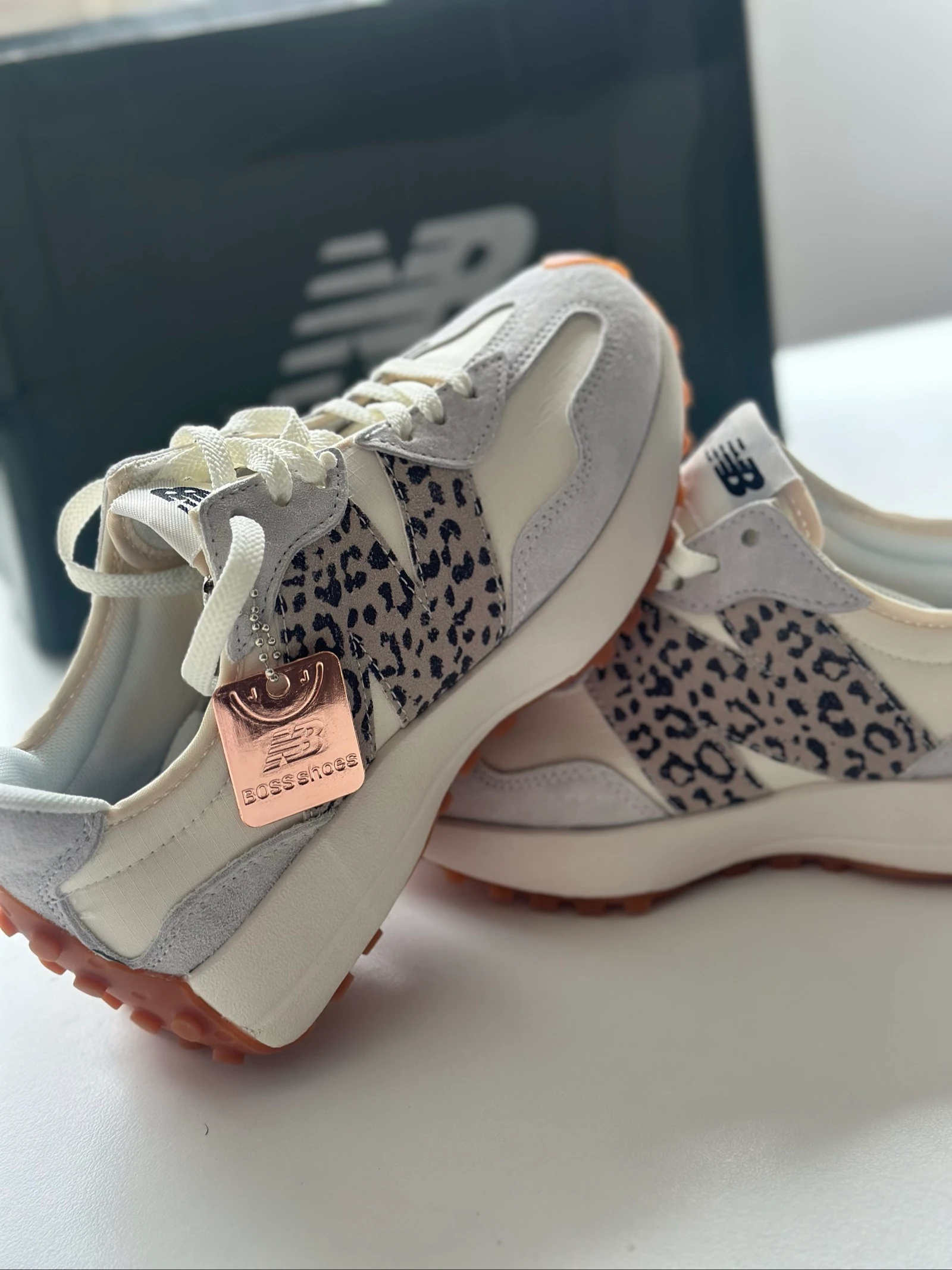 New Balance 327 Onça